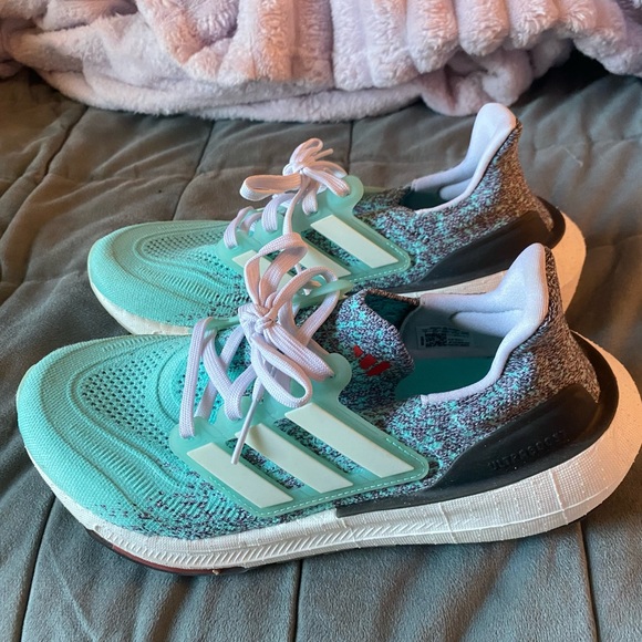 Women’s size 8 Ultraboost Light Weight Running Shoes. Light Blue, Grey, & White. - Picture 3 of 8